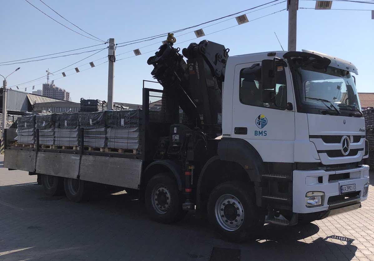 Перевозка контейнеров манипулятором в Киеве